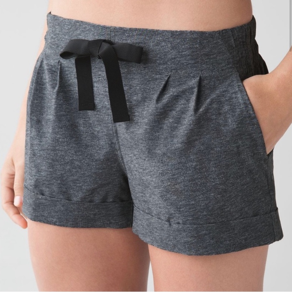 LULULEMON spring break away shorts - heather grey